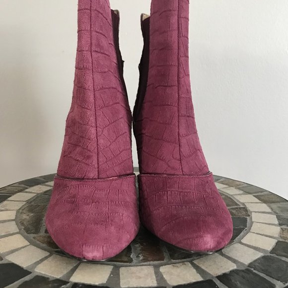 NEW Joan & David CIRCA LUXE Suede Ankle Boots in Burgundy, size7M - Picture 2 of 10